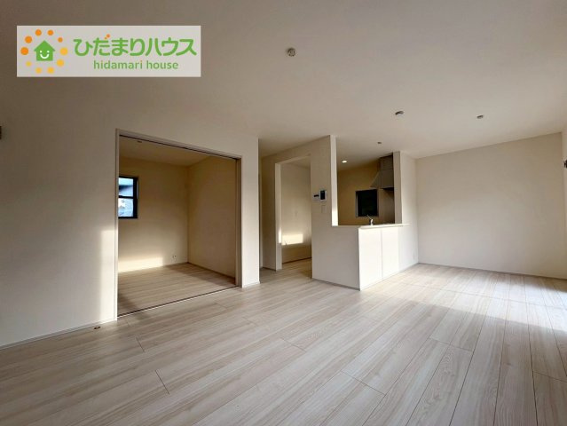 ひたちなか堀口第4　新築戸建　1号棟の居間・リビング|お子様が元気に遊べる広々としたリビングです。