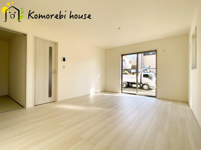 鴻巣市東　第4　新築一戸建て　リーブルガーデン　01の居間・リビング|ゆったりとしたリビングです