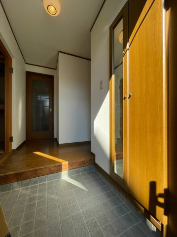 大町1丁目戸建の玄関