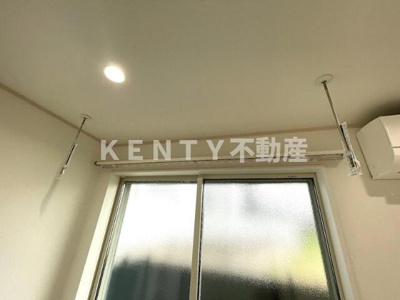 【設備】 | ハーミットクラブハウスピュアプレズン | 雨の日も安心、室内物干し付き！