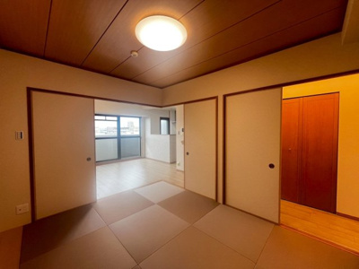 【和室】 | エスリード堺三国ヶ丘 | セブンイレブン堺三国ヶ丘駅東店まで徒歩３分！ちょっとしたお買い物に便利ですね！