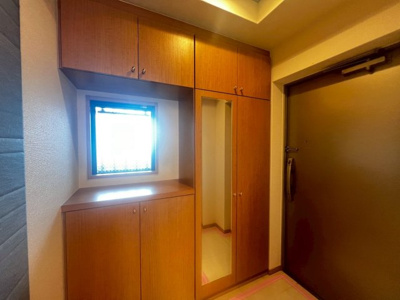 【玄関】 | エスリード堺三国ヶ丘 | 【玄関】ゆとりの玄関ですよ！シューズボックスございますので、散らかりがちな玄関も片付きますね♪