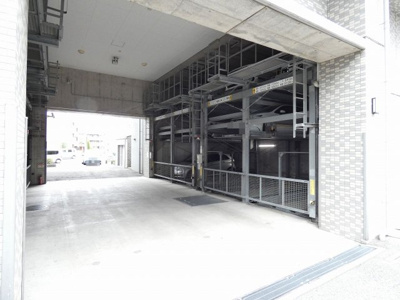 【駐車場】 | エスリード堺三国ヶ丘 | 敷地内駐車場空きありますよ（月額7000円～9000円）！愛車の置き場所に困りませんね♪