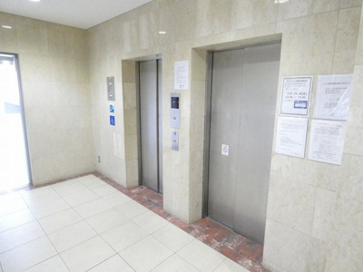 【エントランス】 | エスリード堺三国ヶ丘 | 【エレベーター】荷物が多い日も楽々にお部屋に持っていけますね！