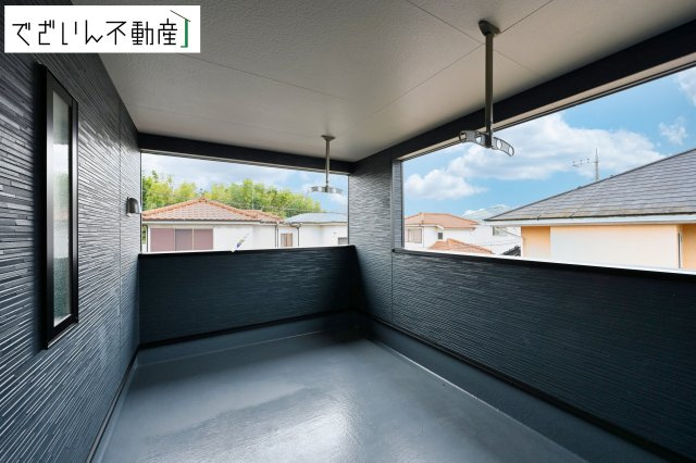 【バルコニー】 | Cradle garden久喜市菖蒲町下栢間第2　新築住宅 | 広々インナーバルコニーは植物を育てたり、椅子を置いて読書したり。暮らしにちょっとした豊かさを添える空間です。
現地(2025年11月撮影)