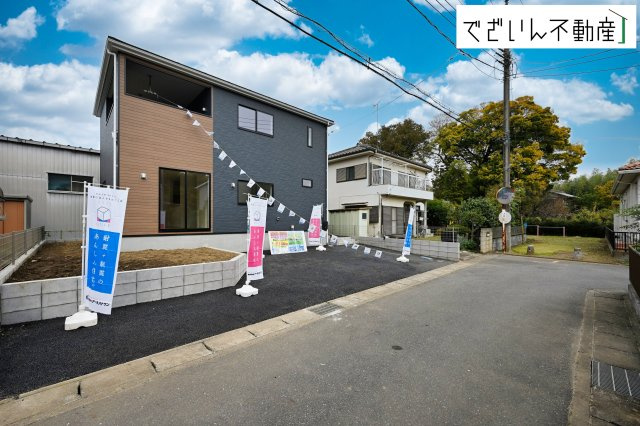 【外観】 | Cradle garden久喜市菖蒲町下栢間第2　新築住宅 | 来客時にも安心のゆとりあるスペース。家族の生活スタイルに合わせた柔軟な使い方が可能です。
現地(2025年11月撮影)