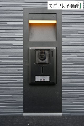 【玄関】 | Cradle garden久喜市菖蒲町下栢間第2　新築住宅 | TVモニター付きインターホン付きなので、来客時にモニターで来客者を確認することができます。
現地(2025年11月撮影)