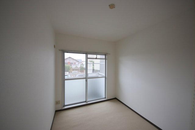 ユニーブル富雄の洋室