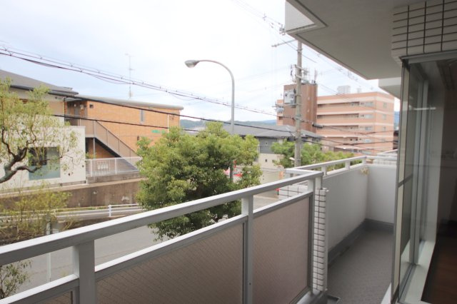 ユニーブル富雄のバルコニー