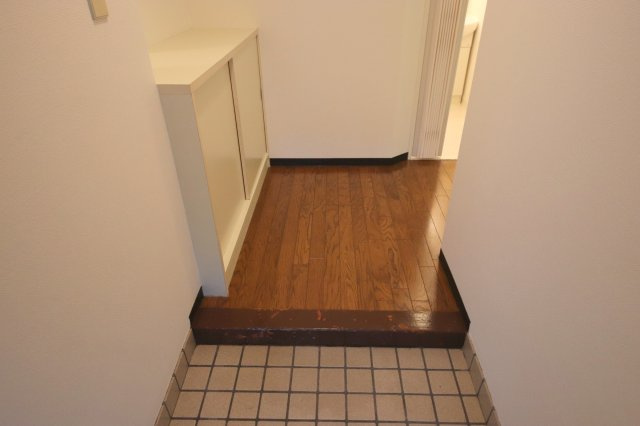 ユニーブル富雄の玄関