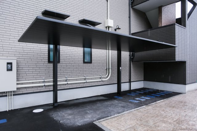 【その他共用部分】 | Patina黒崎 | 屋根付きの駐輪スペースがあります