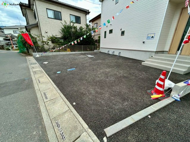 上尾市地頭方第1　新築戸建　クレイドルガーデン02の駐車場
