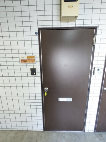 第2三和ビルの玄関
