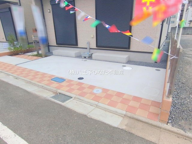 祝：成約済み　八王子市　小門町　新築戸建ての駐車場|～仲介手数料無料☆八王子ひなた不動産～　八王子市小門町　新築戸建て