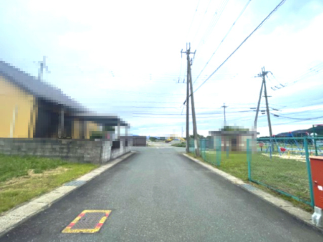 高島市鴨川平二丁目53坪土地の前面道路含む現地写真