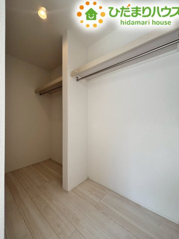行田市矢場　新築一戸建て　グラファーレ　01の収納|たっぷり収納できるWIC！
ハンガーパイプ付きで、大切なお洋服をシワにせず保管できます！