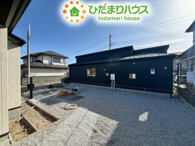 行田市矢場　新築一戸建て　グラファーレ　01のその他|夕暮れ時も美しい、表情豊かな建物の外観です。
周囲の落ち着いた景観に馴染みつつ、確かな存在感を放っています。