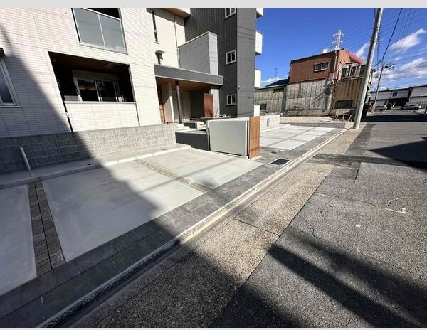 セレスローゼの駐車場