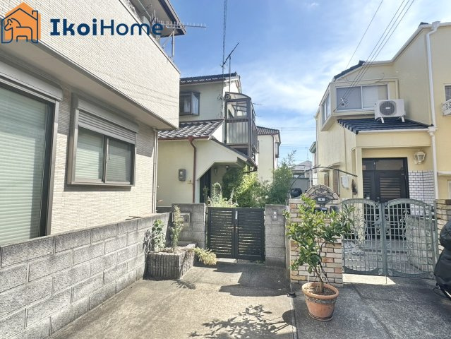 神戸市西区枝吉1丁目　中古戸建の前面道路含む現地写真|●資料・カタログのご請求無料●スーパーやコンビニ、飲食店、病院など徒歩圏内の施設も多々あります。		