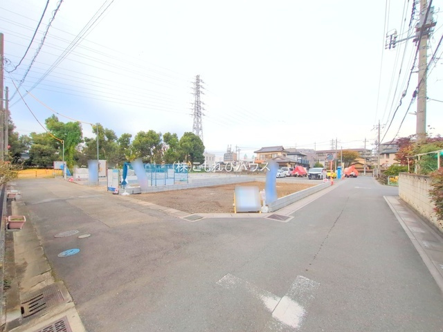 鴻巣市東　第4　新築一戸建て　リーブルガーデン　02の前面道路含む現地写真|撮影：'25/09/25