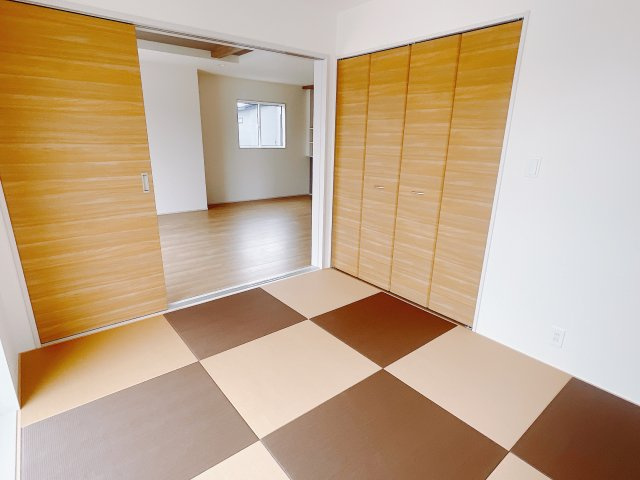 【新築戸建】前橋市後家町の和室|和室でしか味わえない畳ならではの香りや素材で和のやすらぎを感じてください♪畳にはリラックス効果があるといわれています。のんびりするならやっぱり和室が一番ですね♪