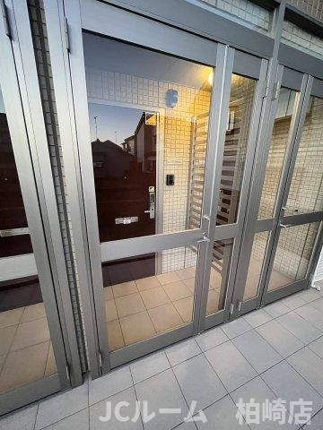 ミール・シーヴォンの周辺