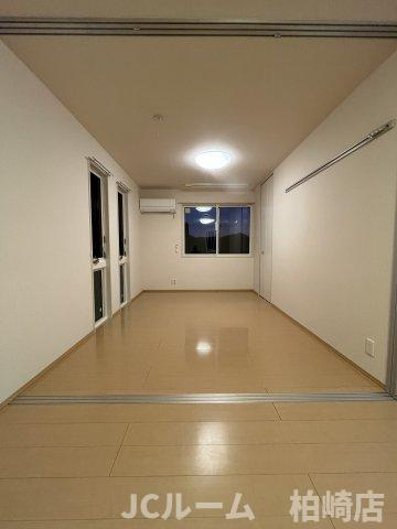 ミール・シーヴォンの周辺