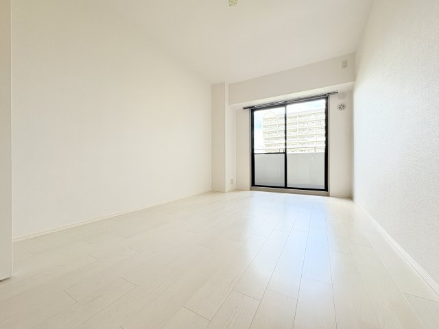 セントラルヒルズJ棟の洋室|（洋室6.9帖）クロス・フローリング張替済