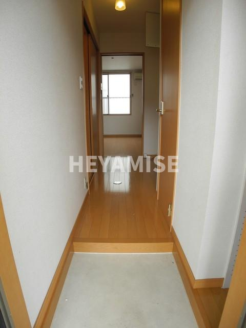 ハイツ丸山の玄関|※反転間取りの2階のお部屋の写真です※