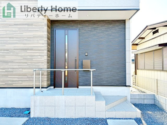 水戸市平須町1期　新築戸建のエントランス