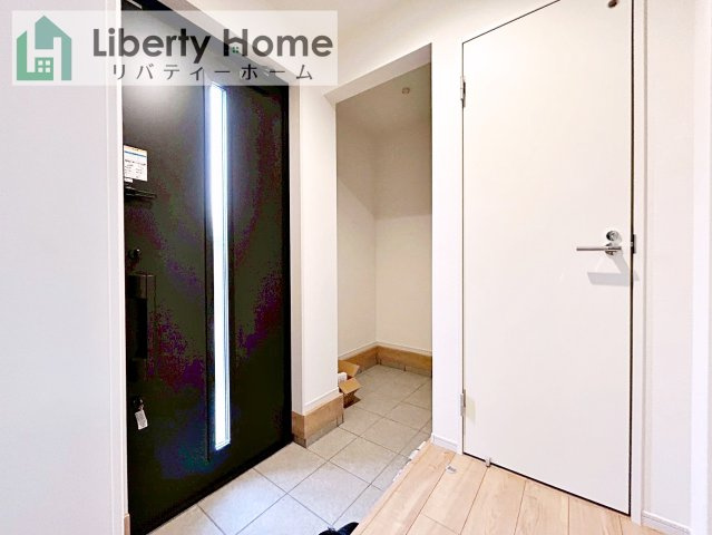 水戸市平須町1期　新築戸建の玄関