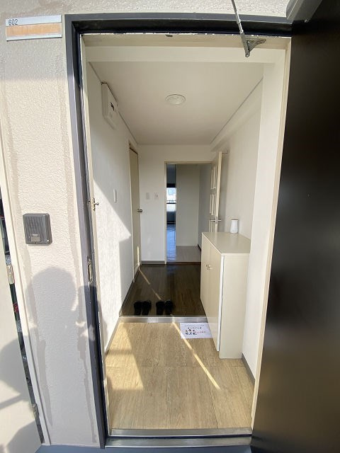 ロイヤルハイツつかしんの玄関