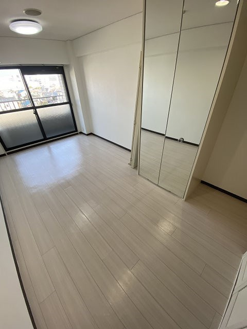 ロイヤルハイツつかしんの居間・リビング