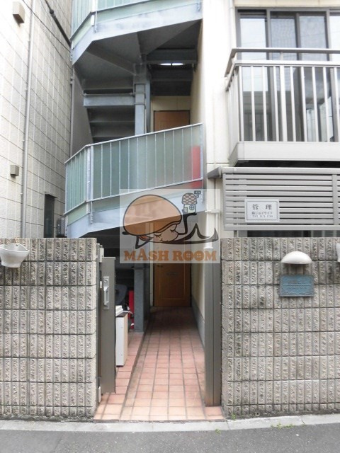 春風ビルのエントランス