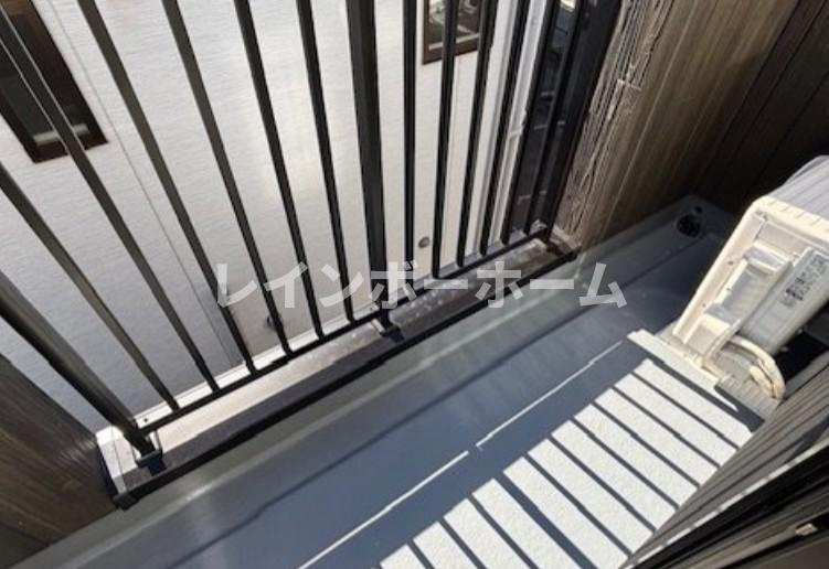 船橋市二子町のアパートのバルコニー