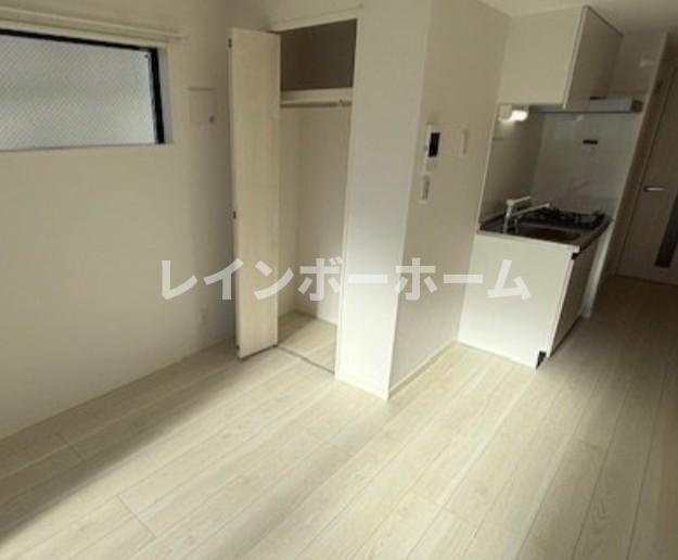 船橋市二子町のアパートの居間・リビング