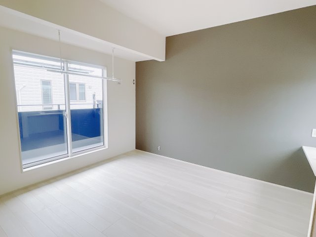 【新築戸建】前橋市後家町の洋室|お子様にとって初めての「自分だけのお部屋」。どんなお部屋にするのか楽しみになりますね♪こちらのお部屋は洋室になっているので、もし汚してしまっても簡単にお掃除できるので助かります。