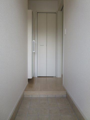 プティネージュ　トロワの玄関