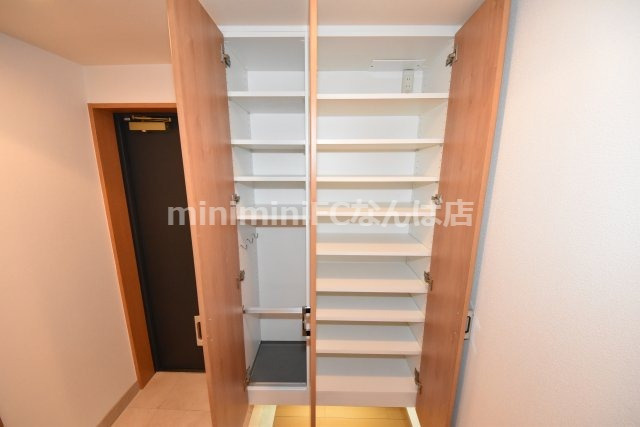 リーガル江戸堀の玄関