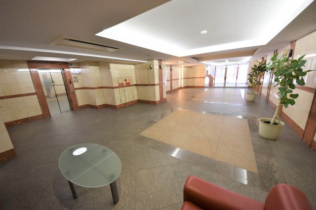 リーガル江戸堀のエントランス|ゆとりのあるエントランスです