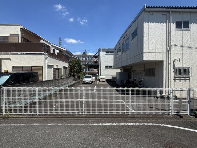 キクヤ貸工場の駐車場|駐車場約10台分ございます。（賃料込）