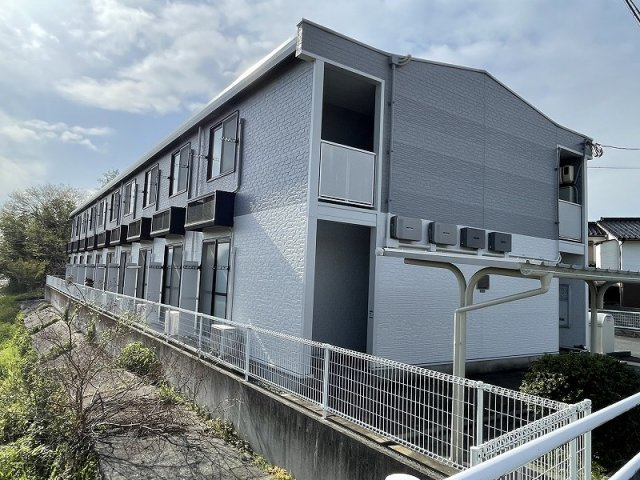 レオパレスメゾンドゥトロッポの外観|蛍鑑賞ができます♪