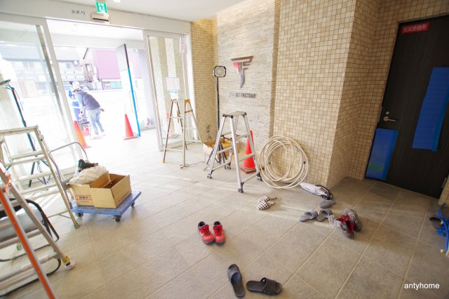 セオリー大阪フルール　仲介手数料無料のロビー