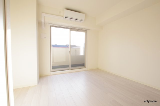 セオリー大阪フルール　仲介手数料無料の居間・リビング