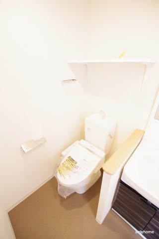 セオリー大阪フルール　仲介手数料無料のトイレ