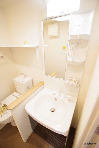 セオリー大阪フルール　仲介手数料無料の洗面所