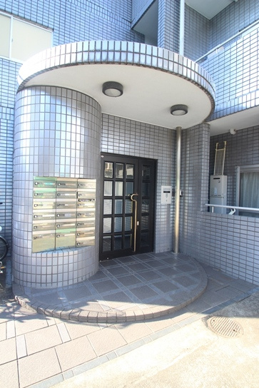 コスモアルタードのエントランス