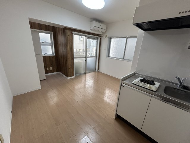 コスモアルタードの洋室