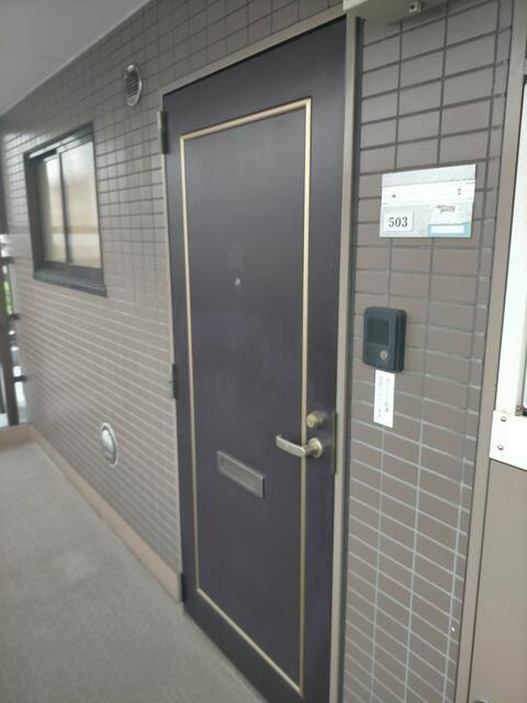 チェリーパレスの玄関