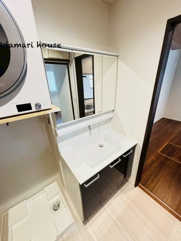 上尾市原新町　新築戸建　Cの独立洗面台